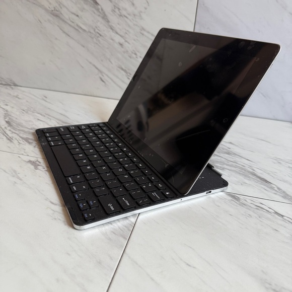 Apple iPad 4th Gen 16GB Wi-Fi Tablet w/ Anker Bluetooth Keyboard Charger + Case - Picture 3 of 9